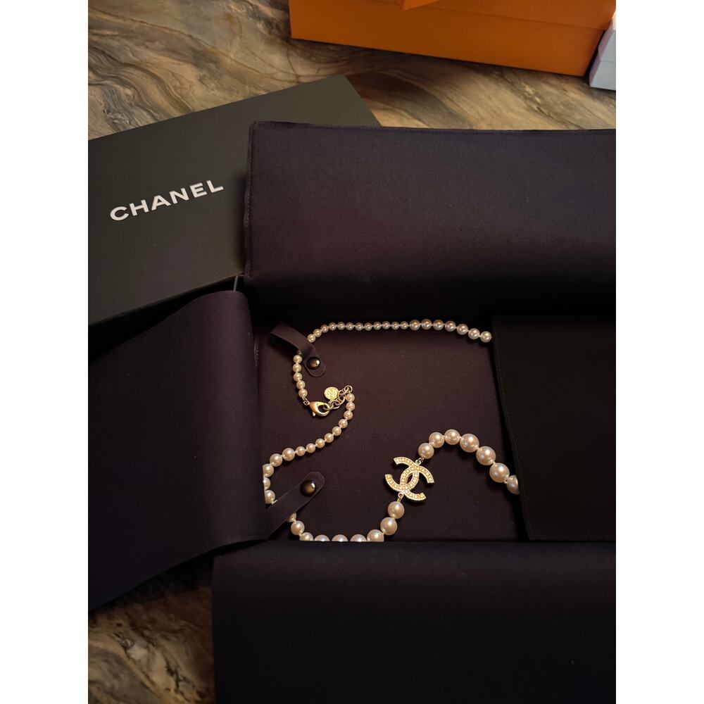 2025 Chanel Classic Pearl Necklace - Picture 7 of 8